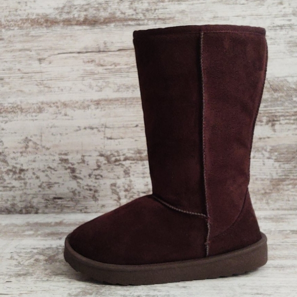 Shoes - 🟫NWOT Brown Microsuede Plush Fur Boots